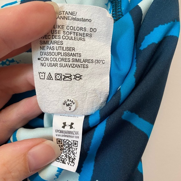 Under Armour Breathelux blue printed leggings. Size Small. Tech pocket. - Picture 9 of 10